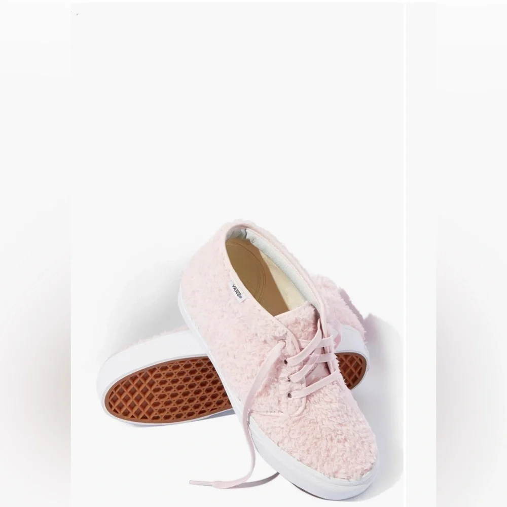Vans Light Pink Shearling Chukka Sneakers Woman’s size 9/men’s size 7.5 NWOT